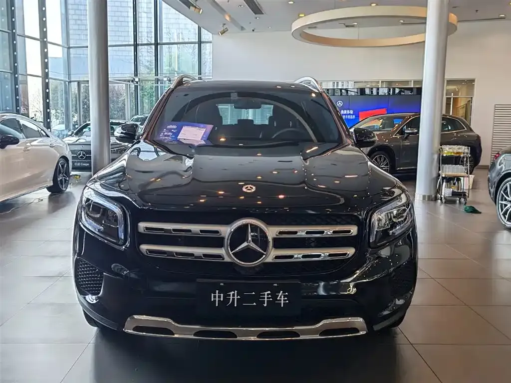 Mercedes-Benz GLB — фото 1