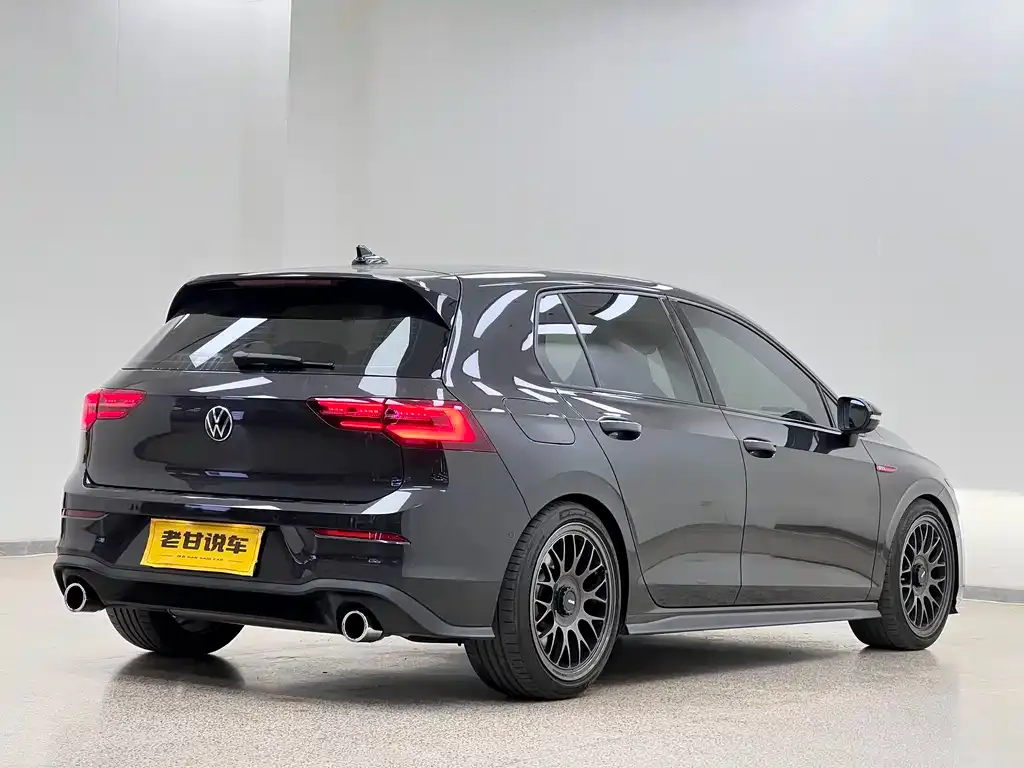 Volkswagen Golf GTI — фото 9