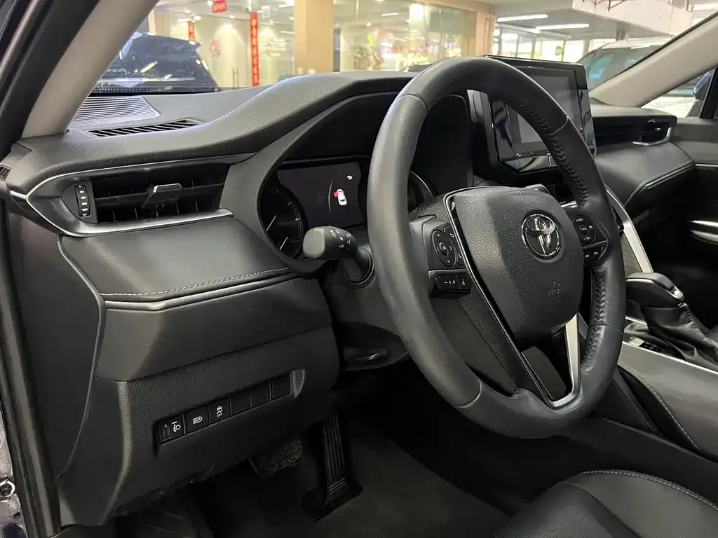 Toyota Harrier — фото 6