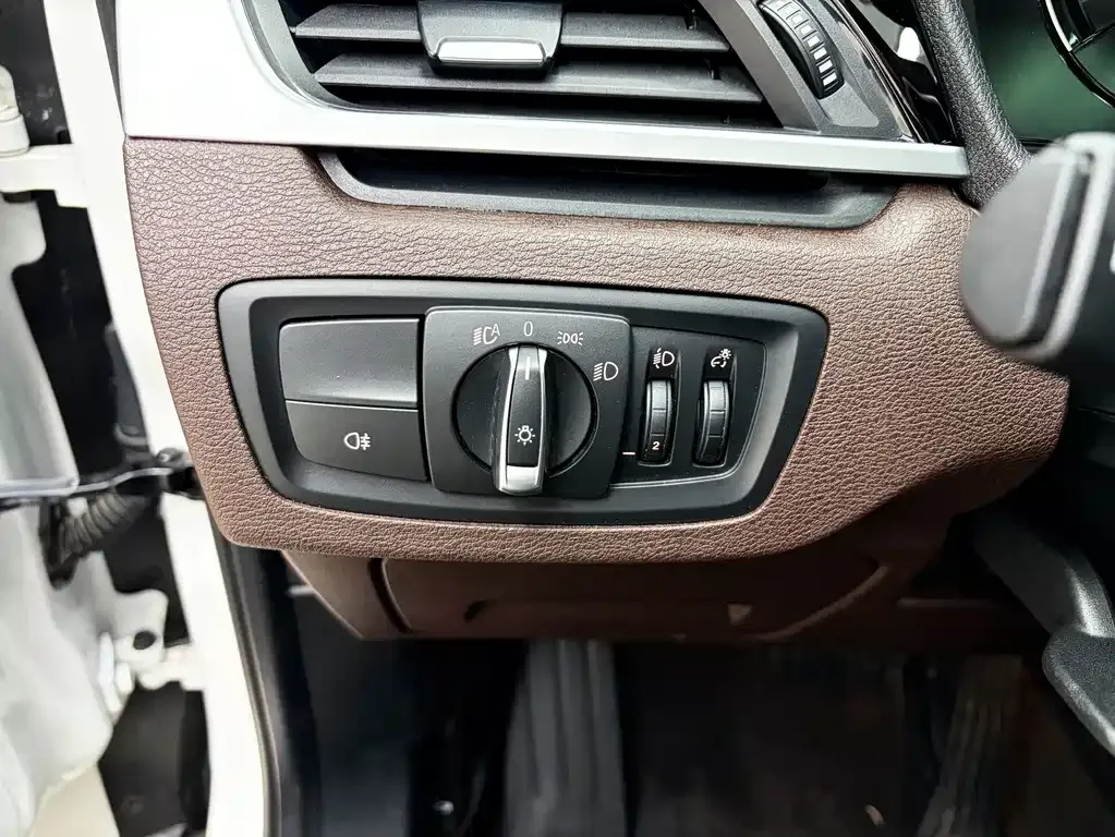 BMW X1 — фото 9