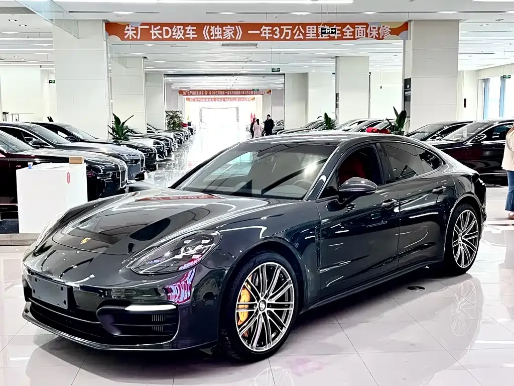 Porsche Panamera — фото 1