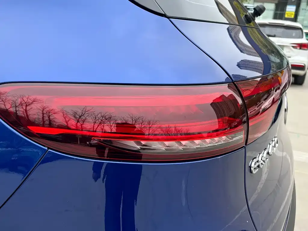Mercedes-Benz EQC — фото 2