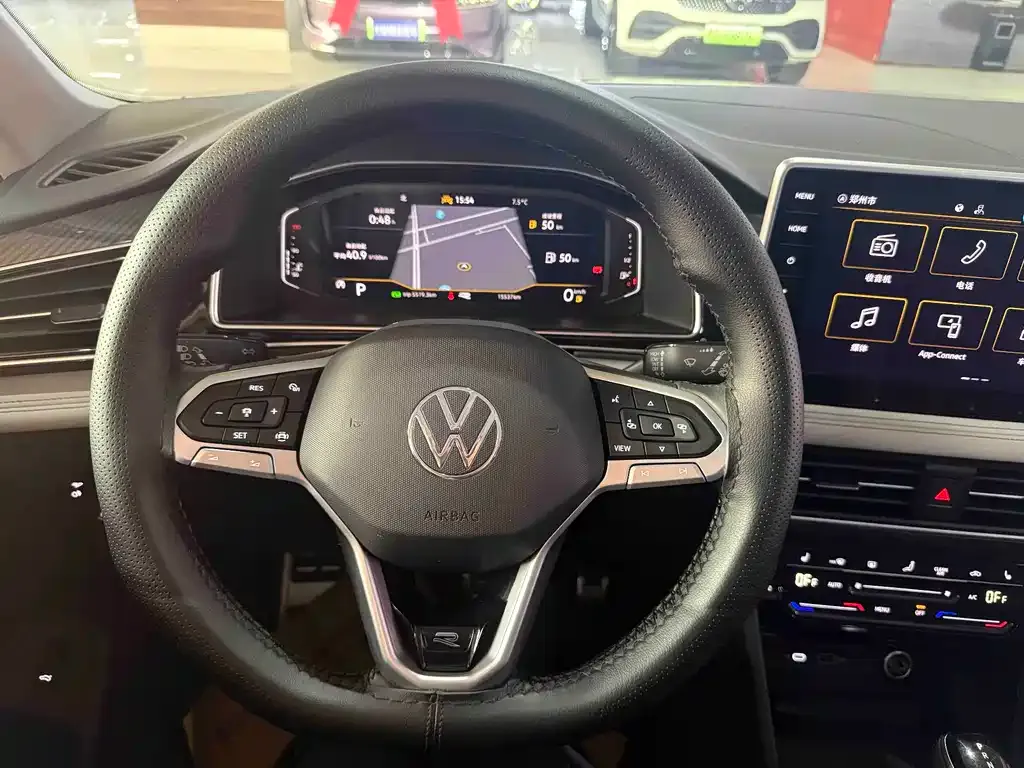 Volkswagen Tiguan L — фото 2