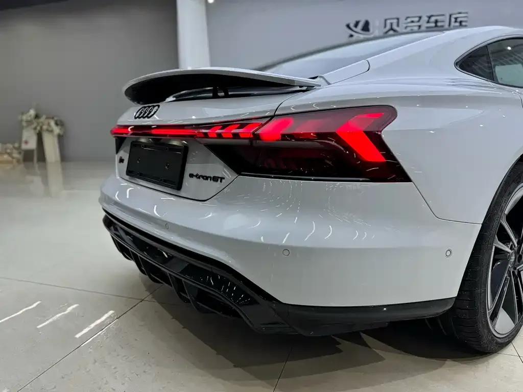 Audi RS e-tron GT — фото 6