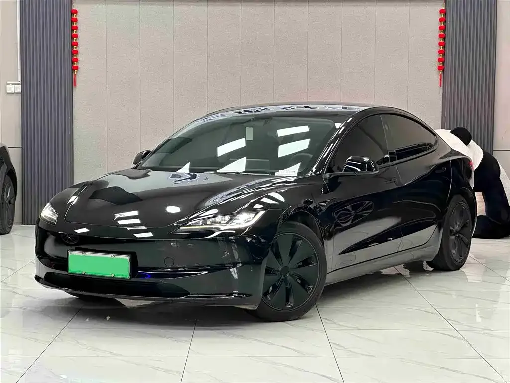 Tesla Model 3 — фото 1