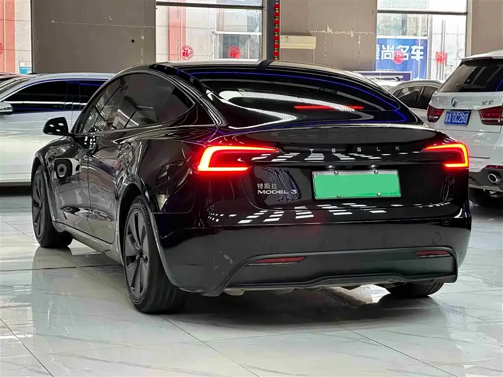Tesla Model 3 — фото 5