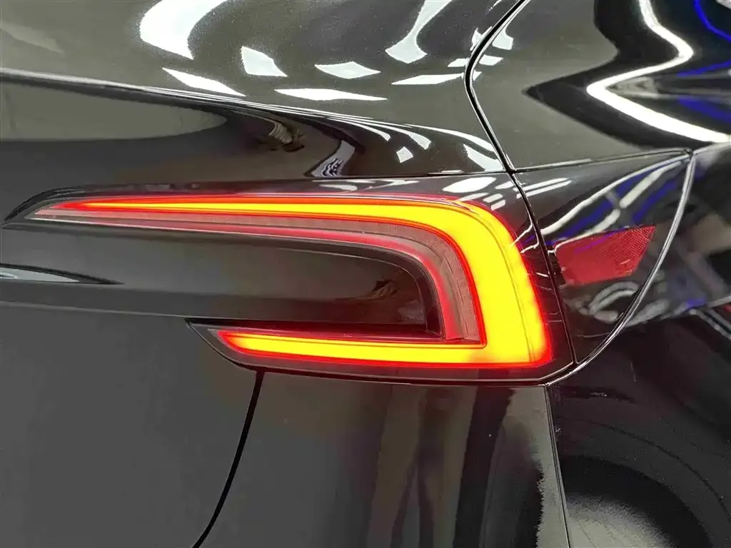 Tesla Model 3 — фото 3