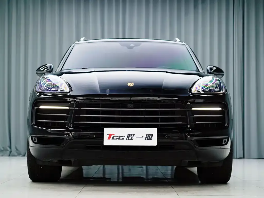 Porsche Cayenne — фото 1