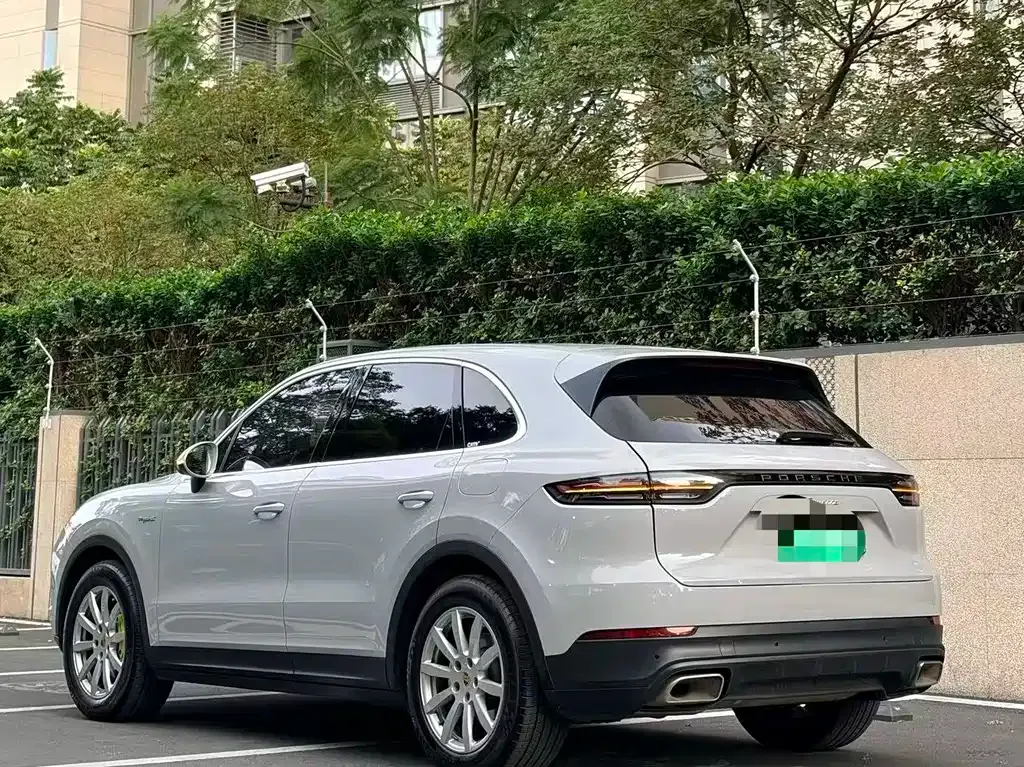 Porsche Cayenne Hybrid — фото 7