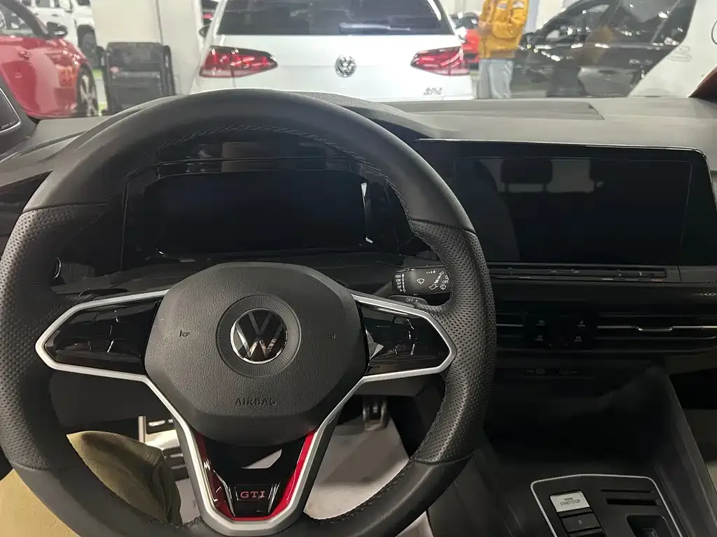 Volkswagen Golf GTI — фото 6