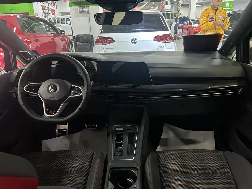 Volkswagen Golf GTI — фото 7