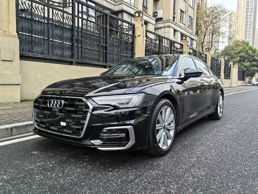 Audi A6L — фото 1