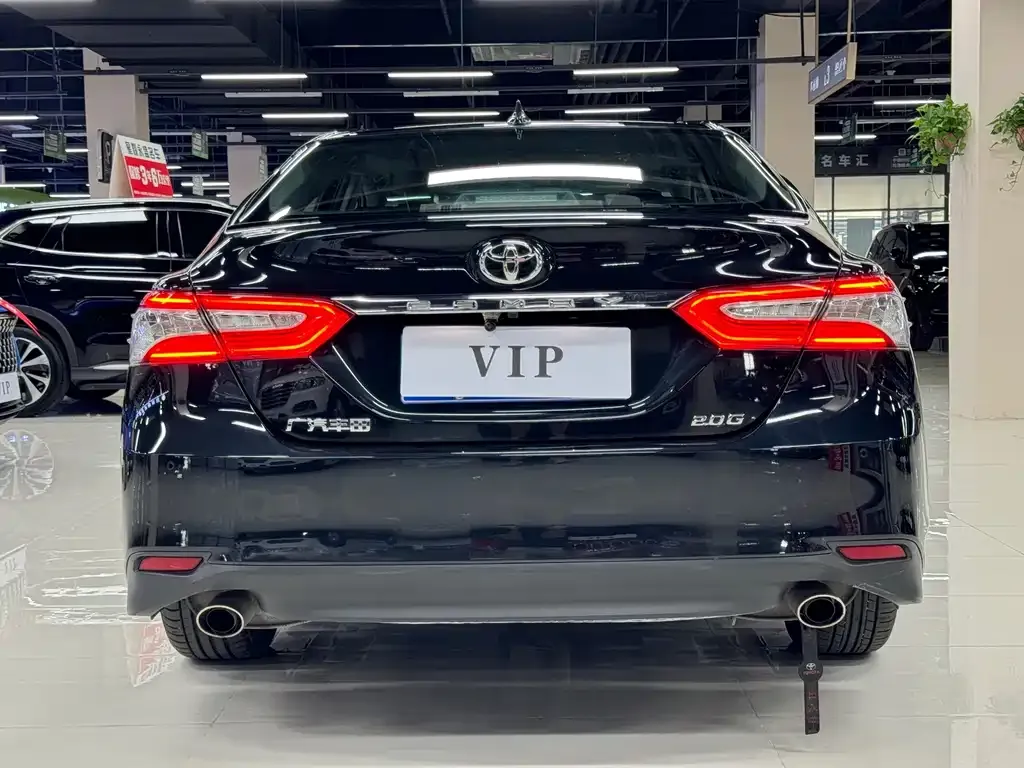 Toyota Camry — фото 9