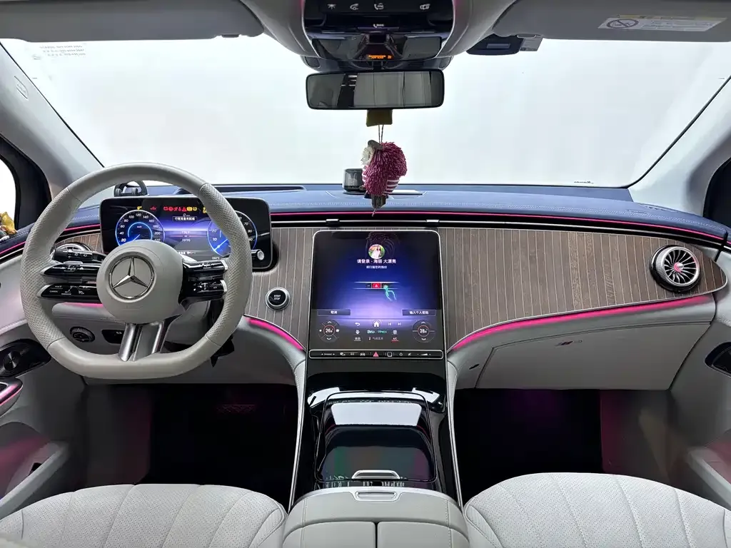 Mercedes-Benz EQE SUV — фото 10