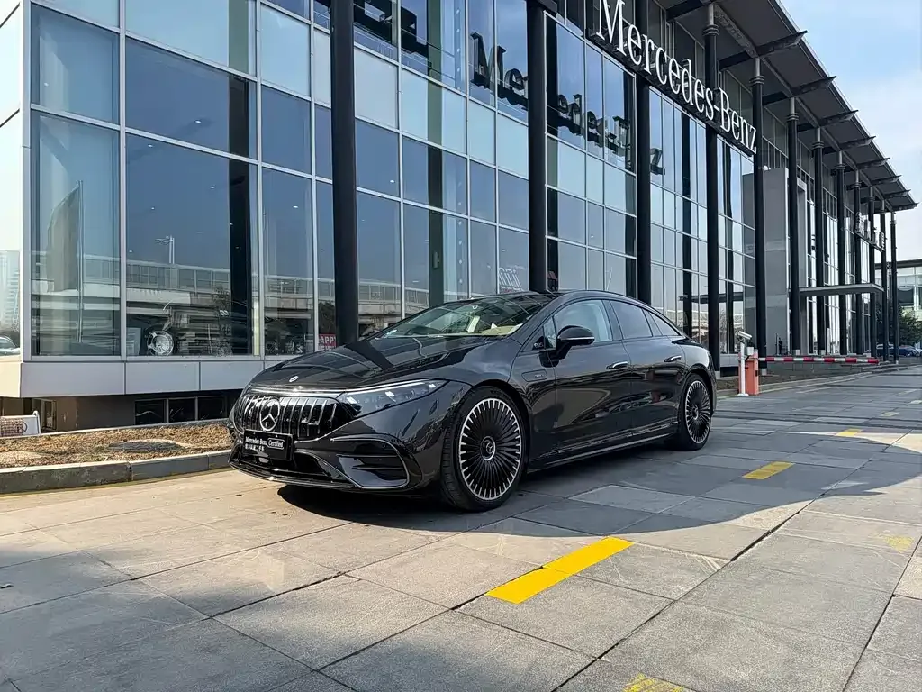 Mercedes-Benz EQS AMG — фото 5