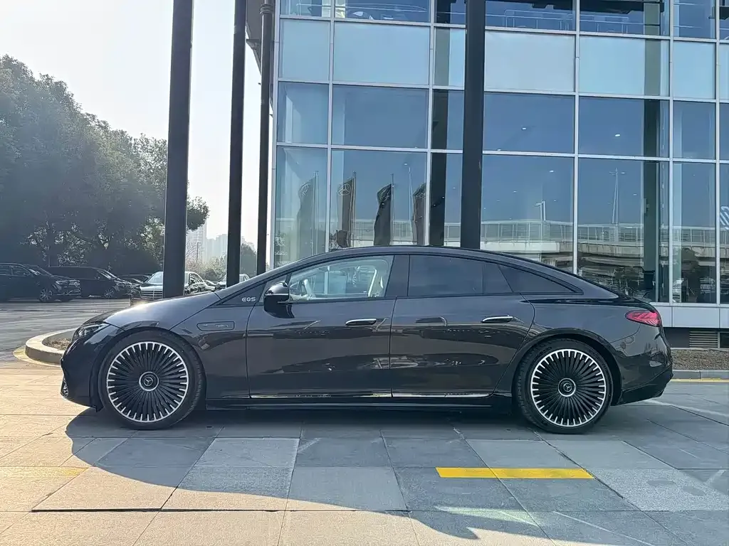 Mercedes-Benz EQS AMG — фото 8