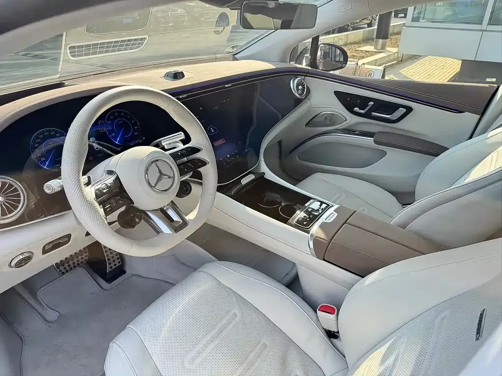 Mercedes-Benz EQS AMG — фото 9