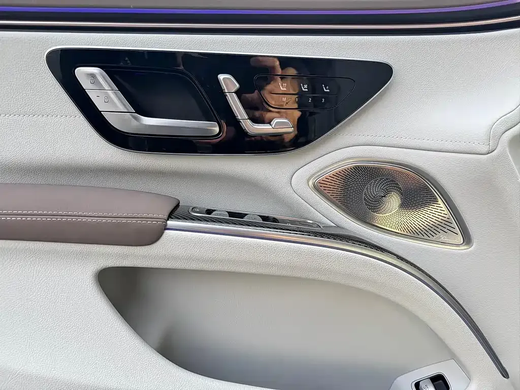 Mercedes-Benz EQS AMG — фото 10