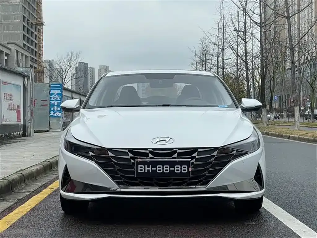 Hyundai Elantra — фото 2