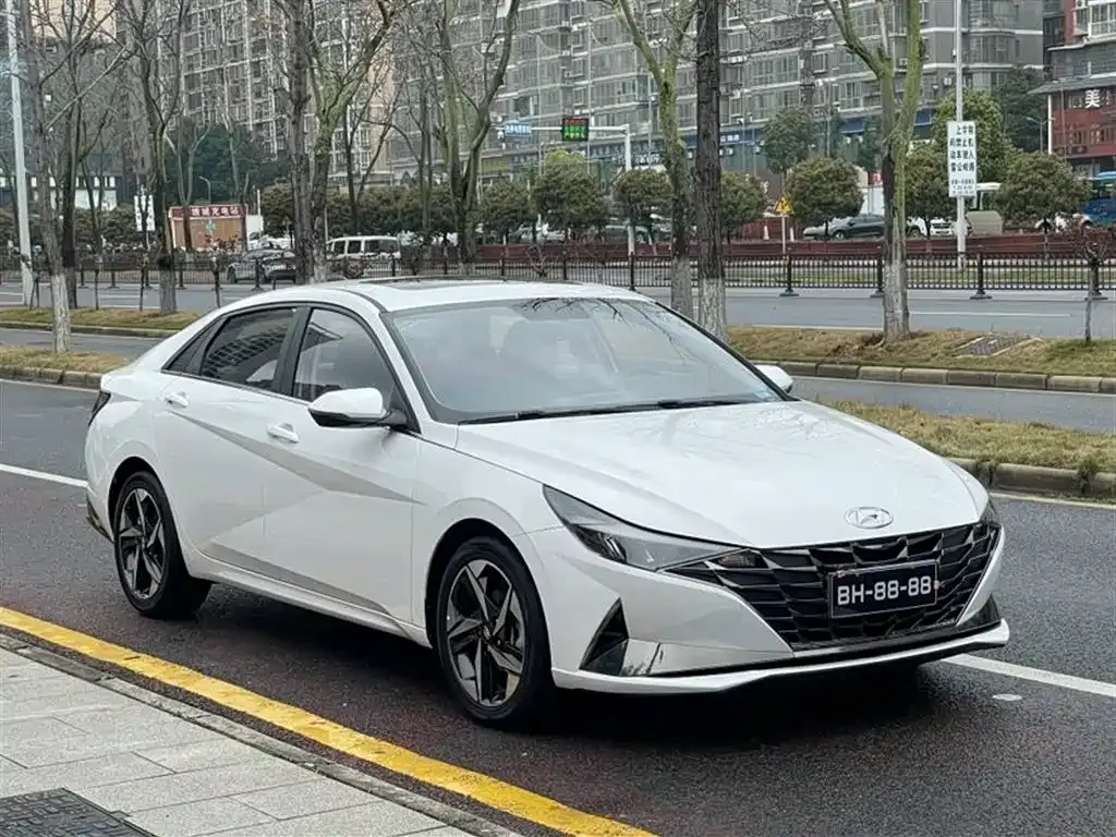 Hyundai Elantra — фото 5
