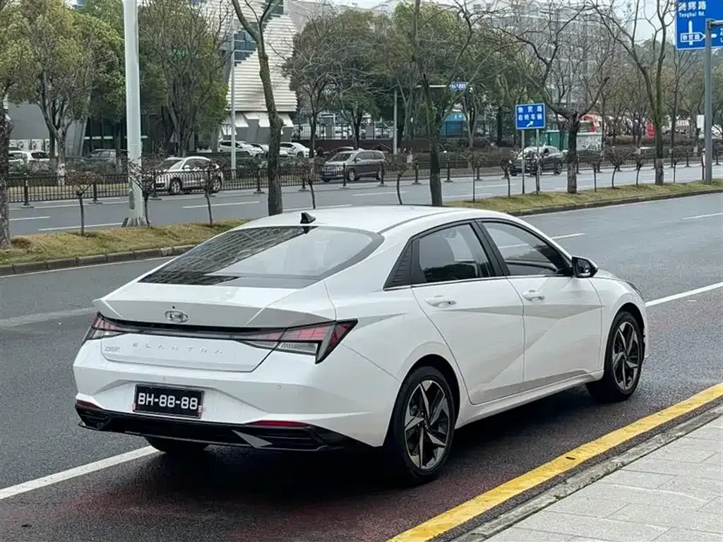 Hyundai Elantra — фото 3