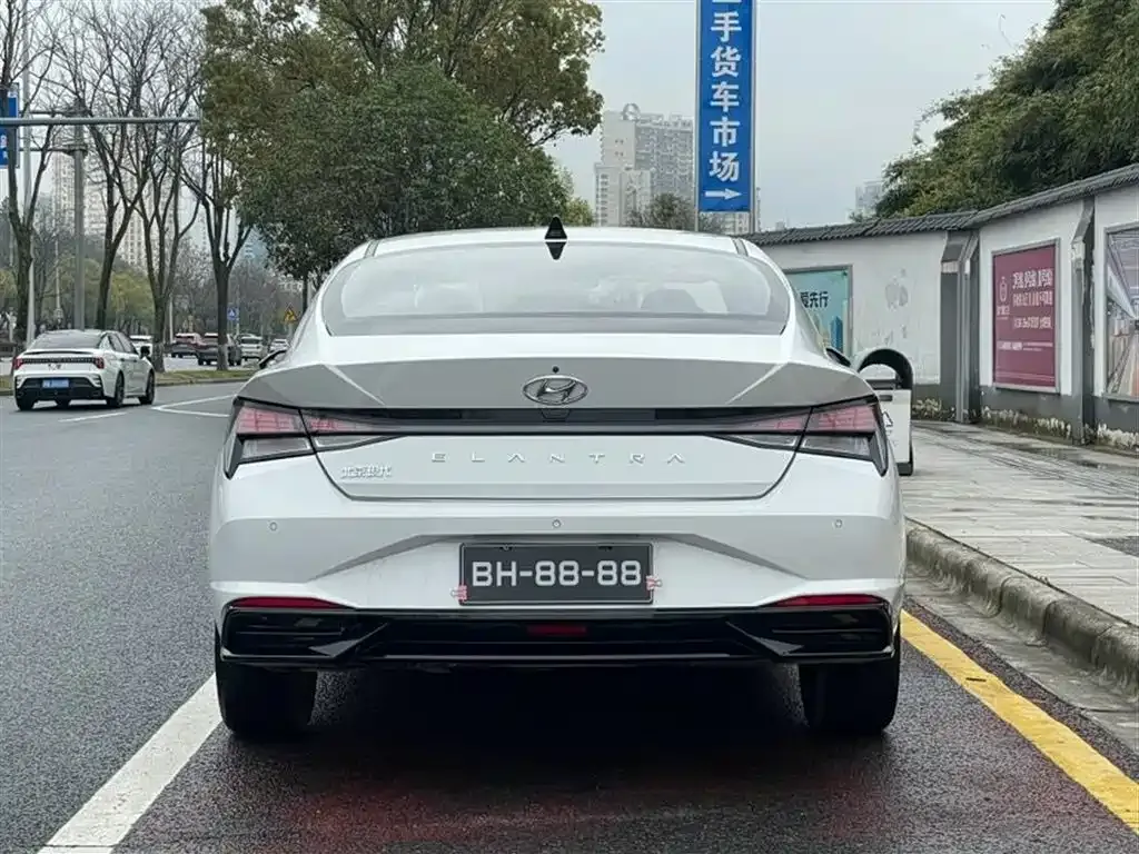 Hyundai Elantra — фото 4