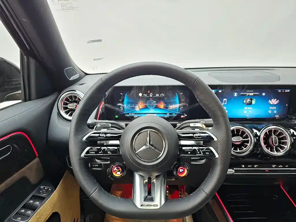 Mercedes-Benz GLB AMG — фото 9