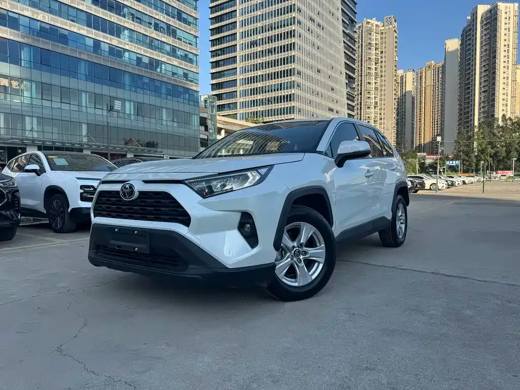 Toyota RAV4 — фото 1