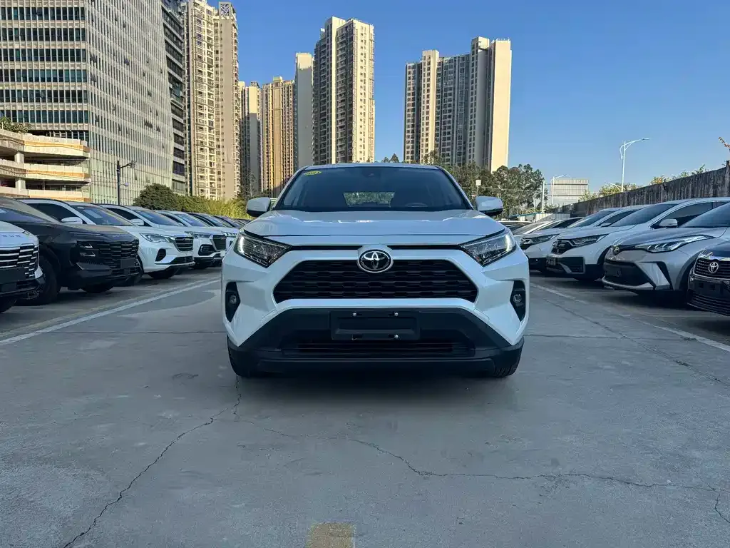 Toyota RAV4 — фото 3