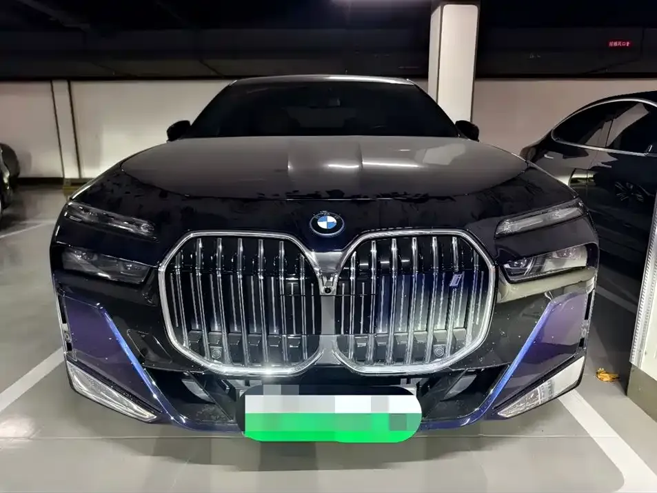 BMW i7 — фото 2