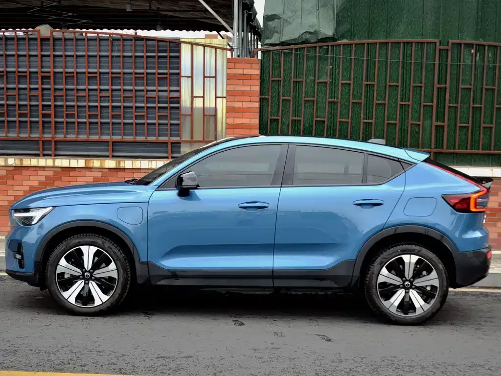 Volvo C40 — фото 9