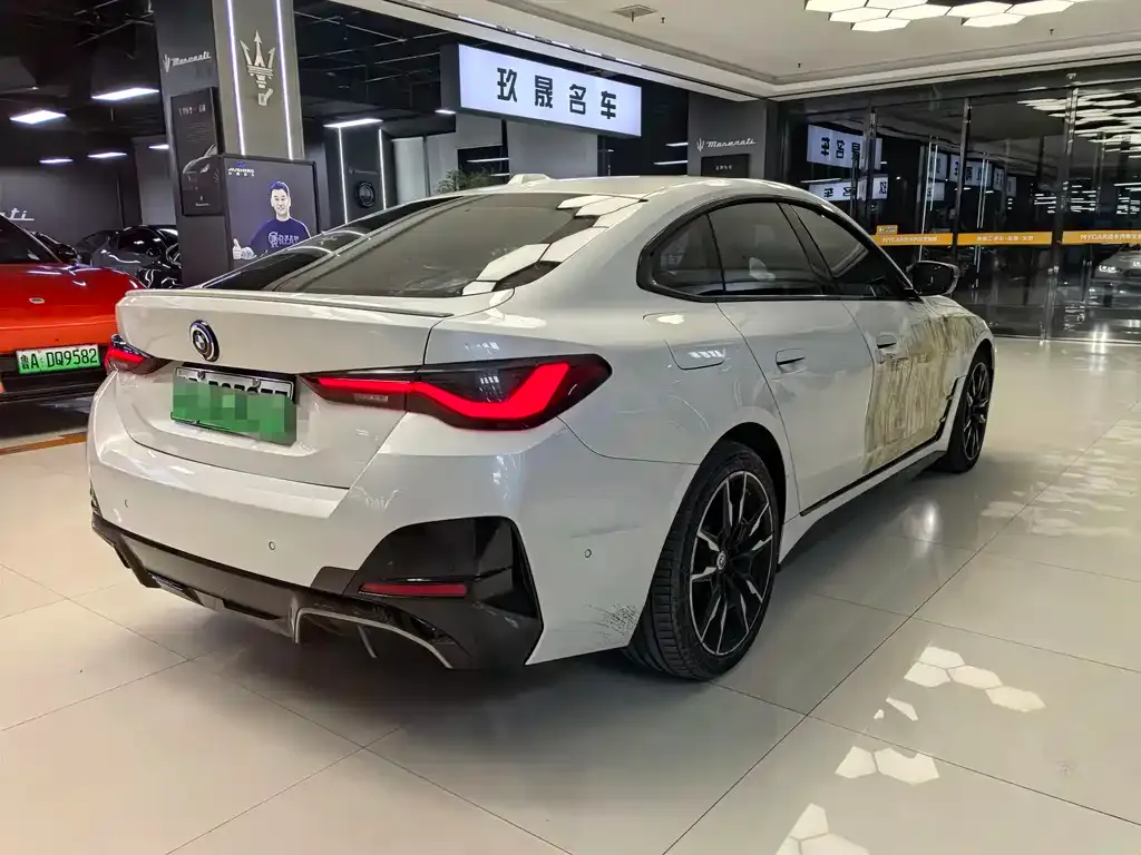 BMW i4 — фото 3