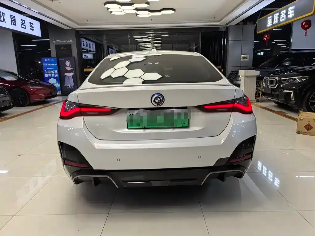 BMW i4 — фото 8