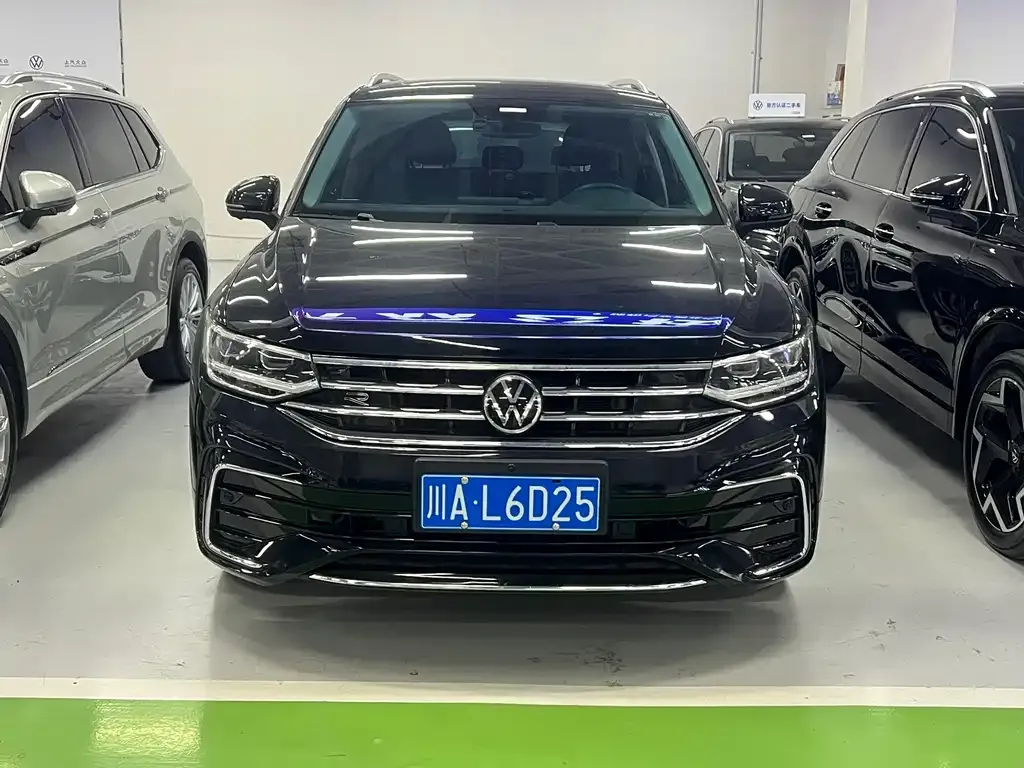 Volkswagen Tiguan L — фото 6