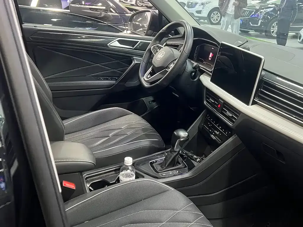 Volkswagen Tiguan L — фото 3