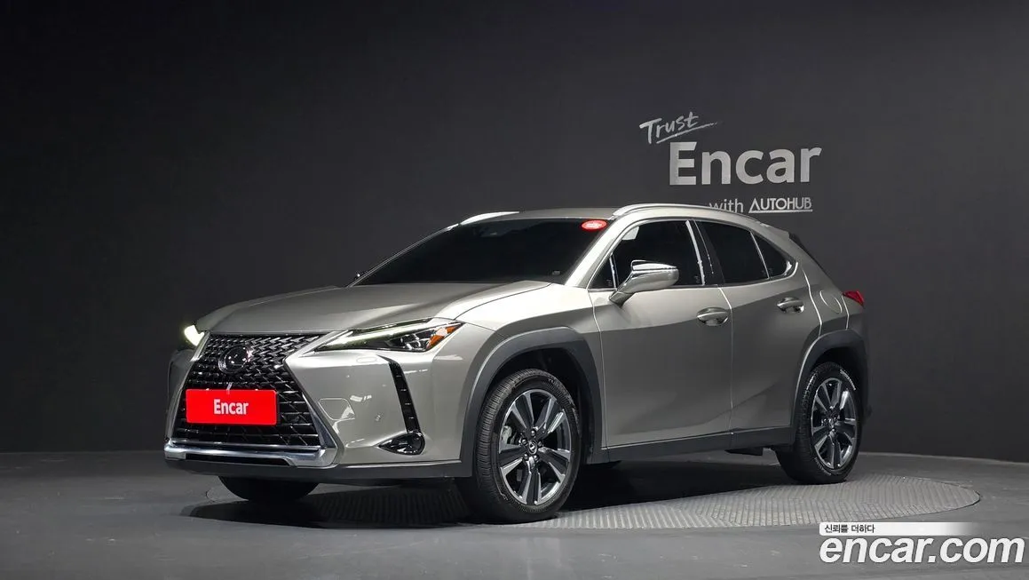 Lexus UX — фото 1