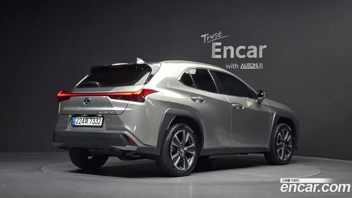 Lexus UX — фото 9