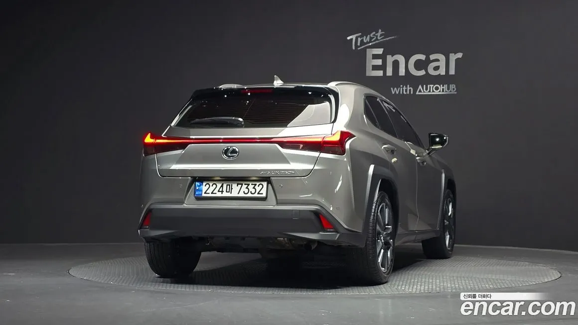 Lexus UX — фото 2