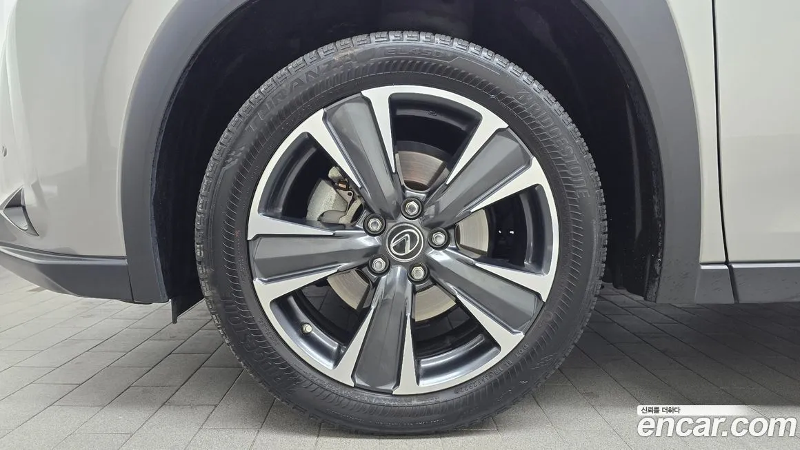 Lexus UX — фото 4