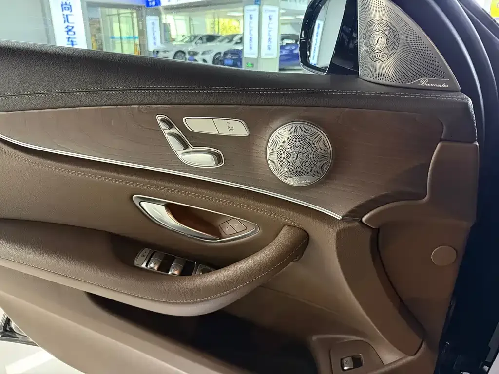Mercedes-Benz E-Class — фото 10