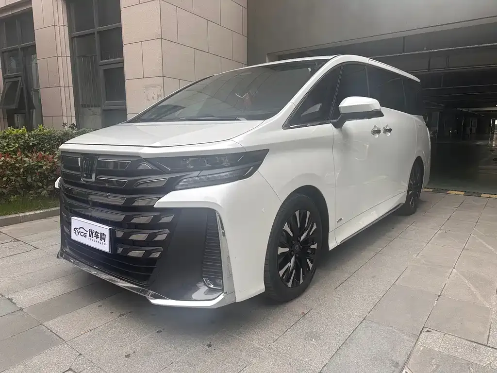 Toyota Vellfire — фото 1