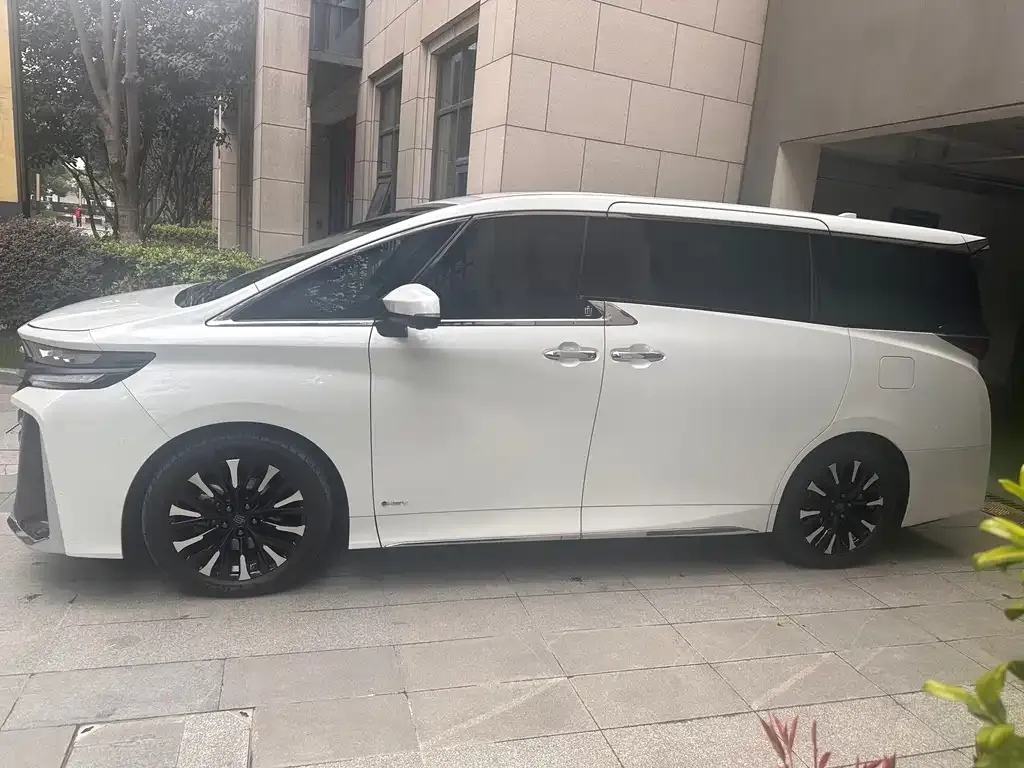 Toyota Vellfire — фото 7