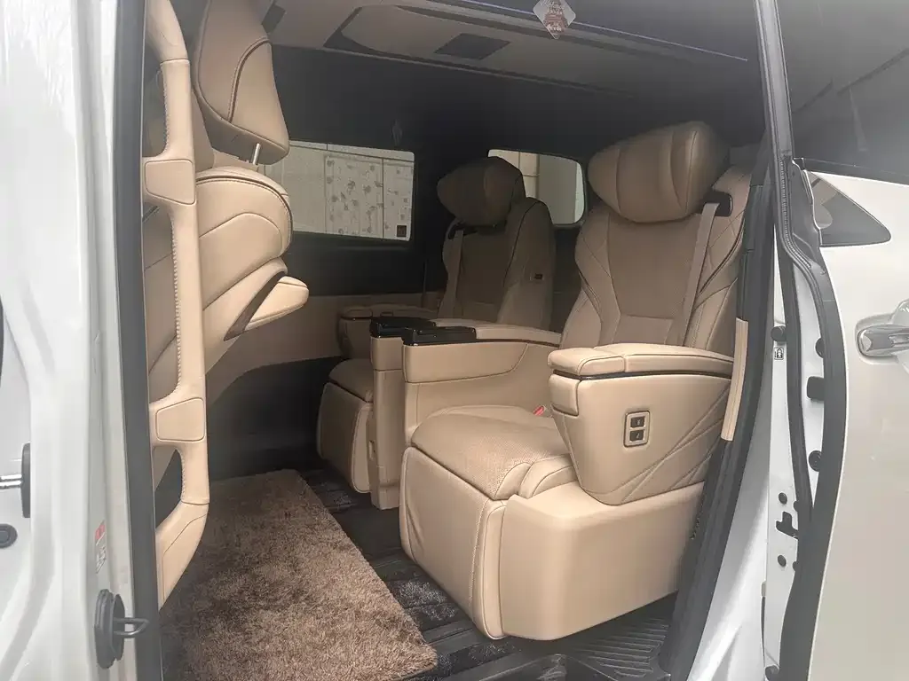 Toyota Vellfire — фото 2