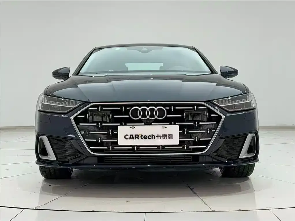 Audi A7L — фото 1