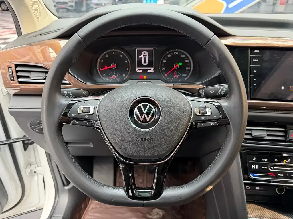 Volkswagen Tharu — фото 9