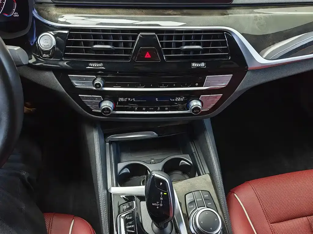 BMW 5 Series — фото 10
