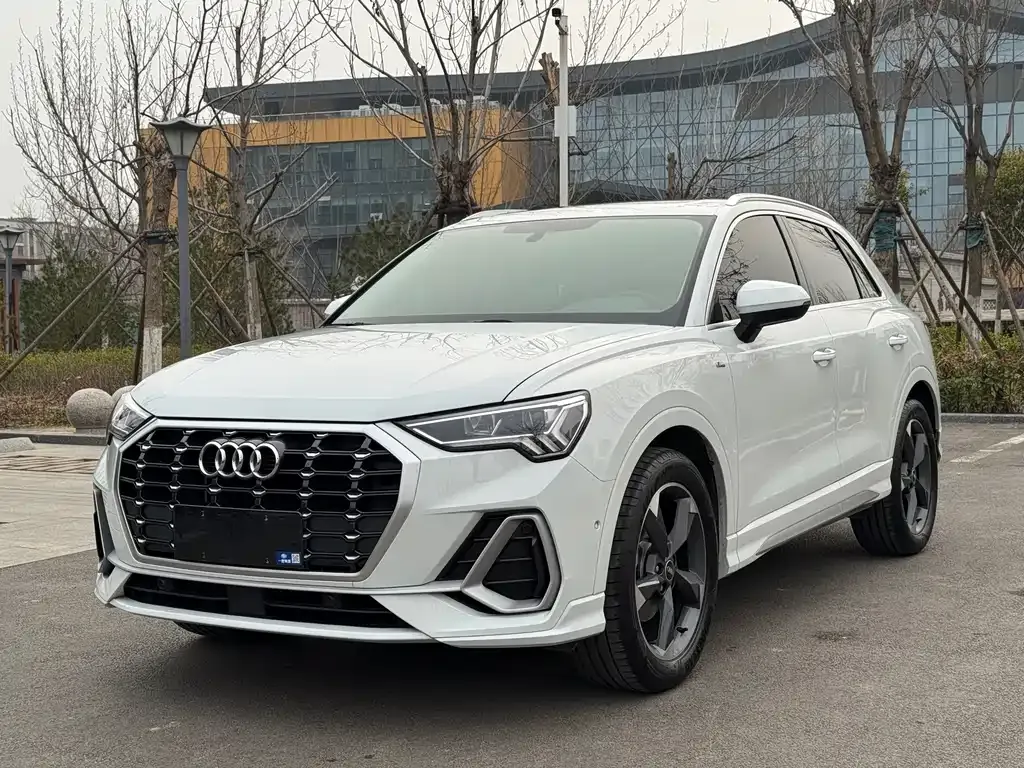 Audi Q3 — фото 1
