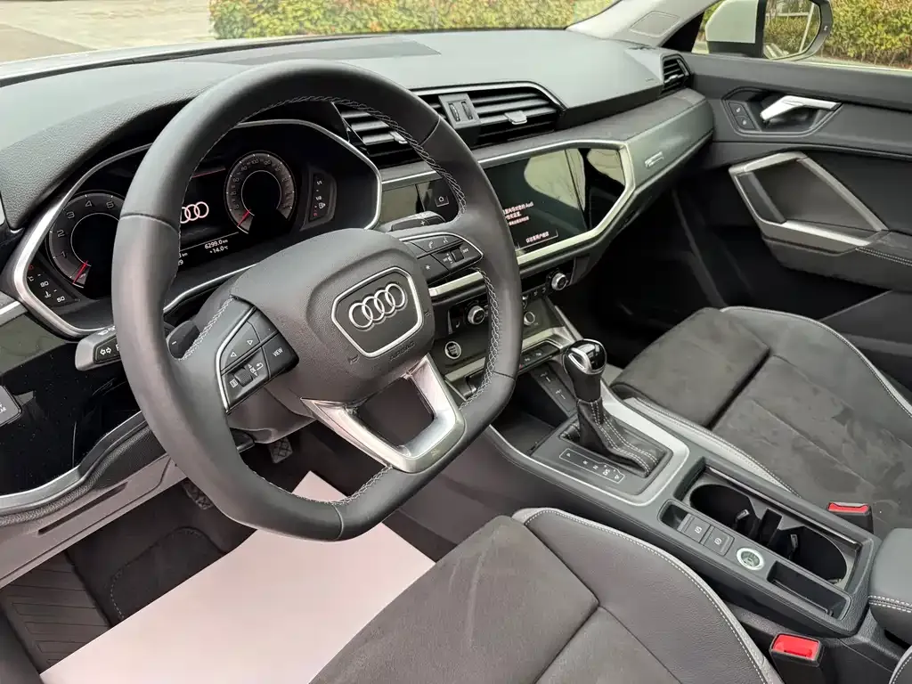 Audi Q3 — фото 8