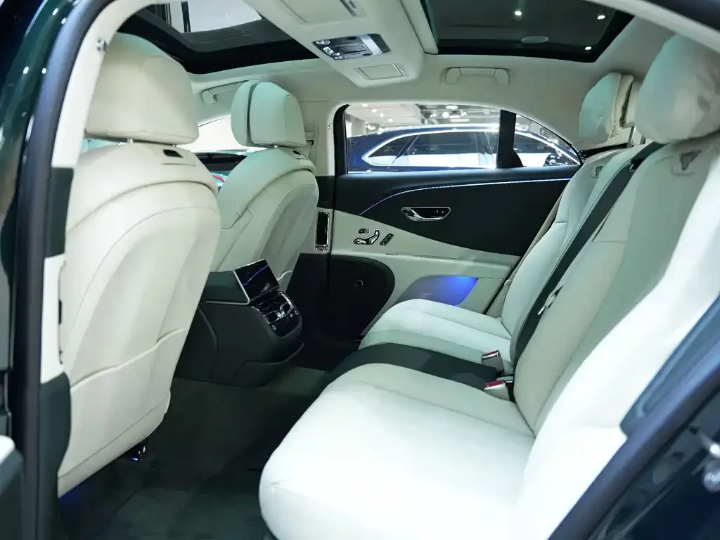 Bentley Flying Spur — фото 2