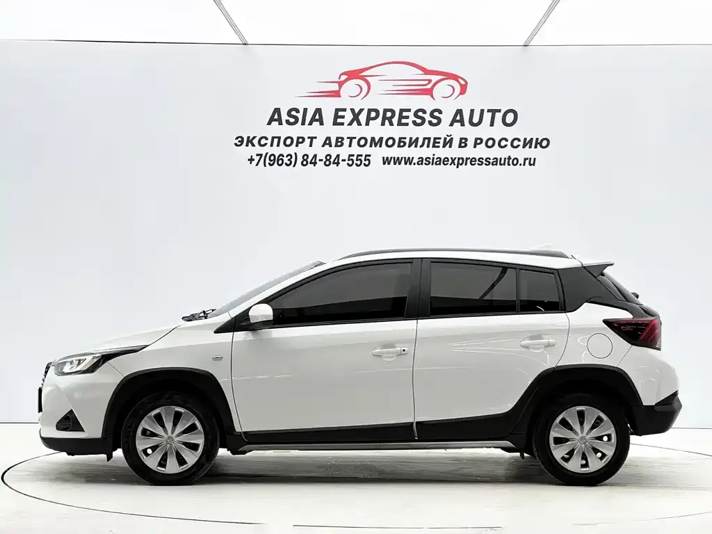 Toyota Yaris L — фото 2